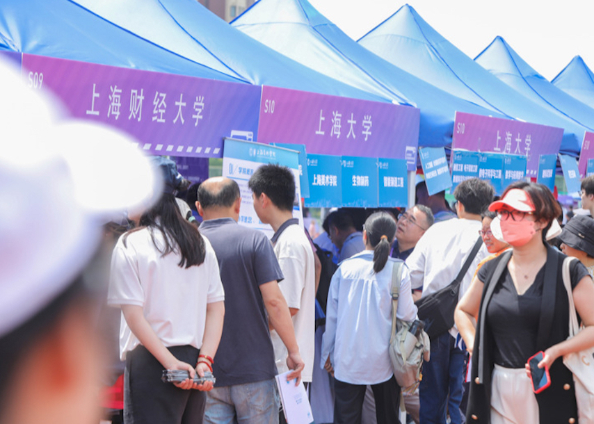 近万考生及家长直面90所高校 高校学科专业设置调整优化后迎来高招咨询