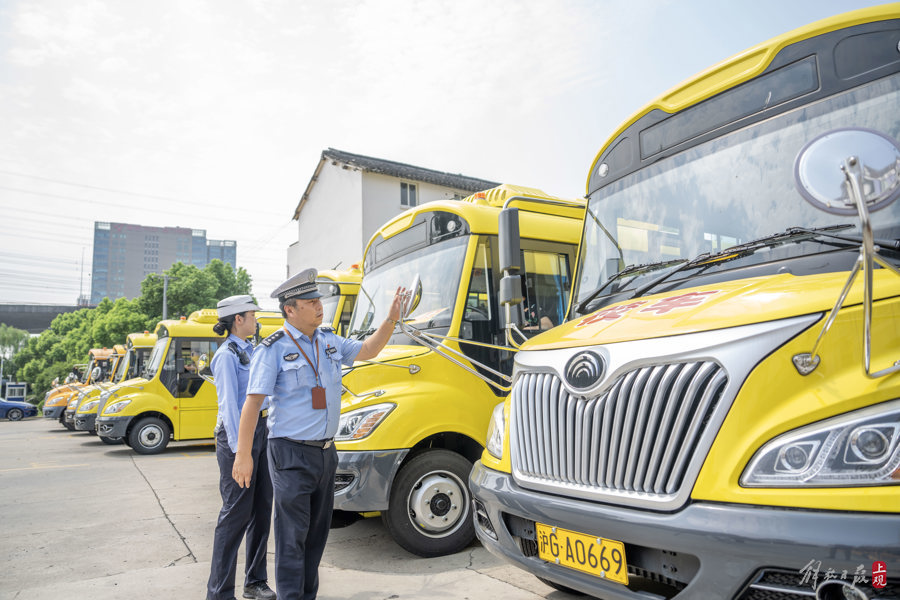 浦东警方全面启动校园交通安全“大体检”.jpg